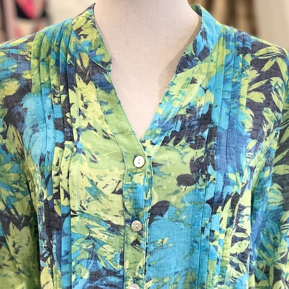Ruby Rd. Women’s Button Down Pleaded Blouse in Blue and Green Print - Picture 2 of 6
